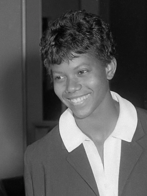 Wilma Rudolph smiling in a black-and-white portrait from 1960.
